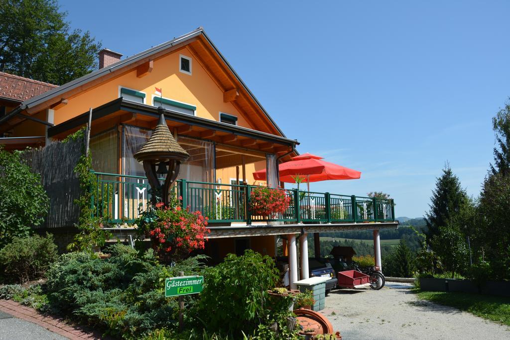 Gaestehaus Schmid Sankt Johann im Saggautal Bagian luar foto