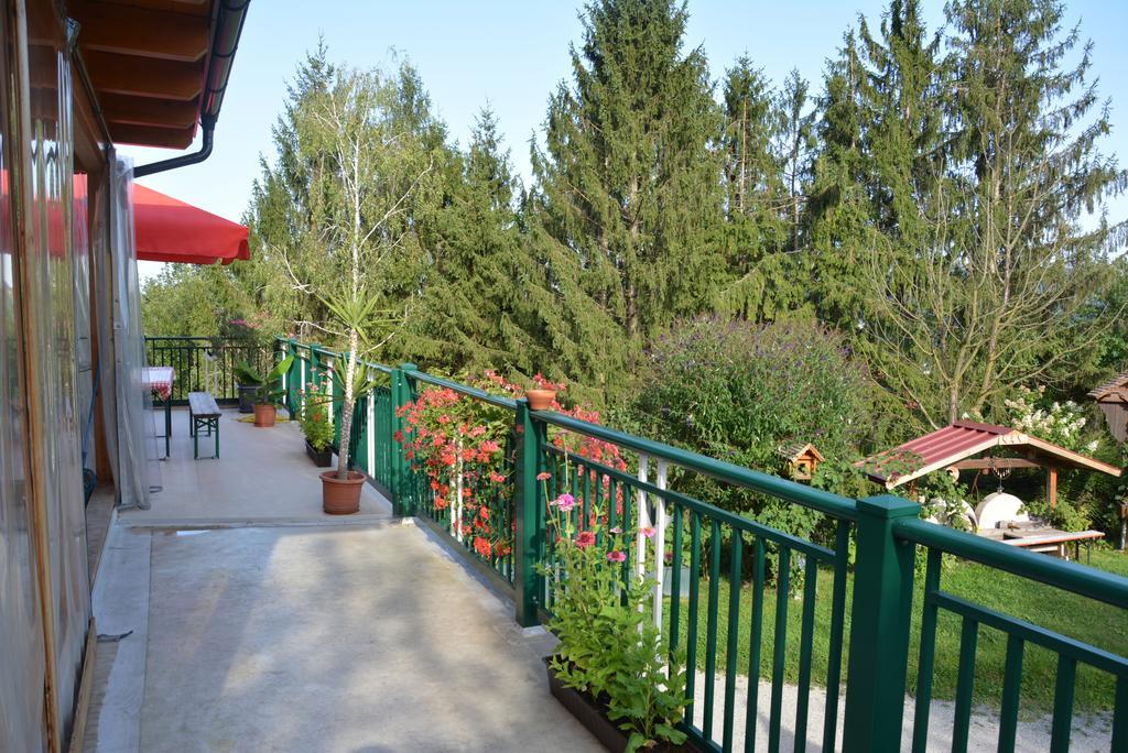 Gaestehaus Schmid Sankt Johann im Saggautal Bagian luar foto