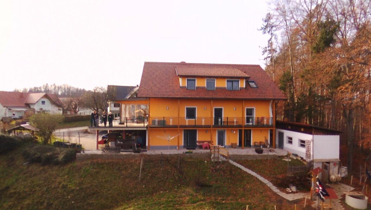 Gaestehaus Schmid Sankt Johann im Saggautal Bagian luar foto