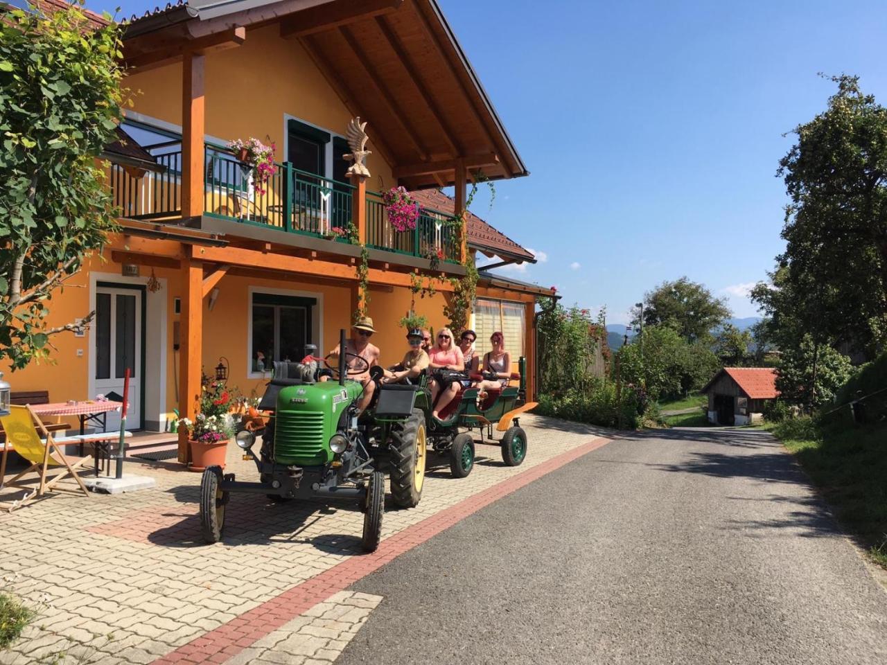 Gaestehaus Schmid Sankt Johann im Saggautal Bagian luar foto